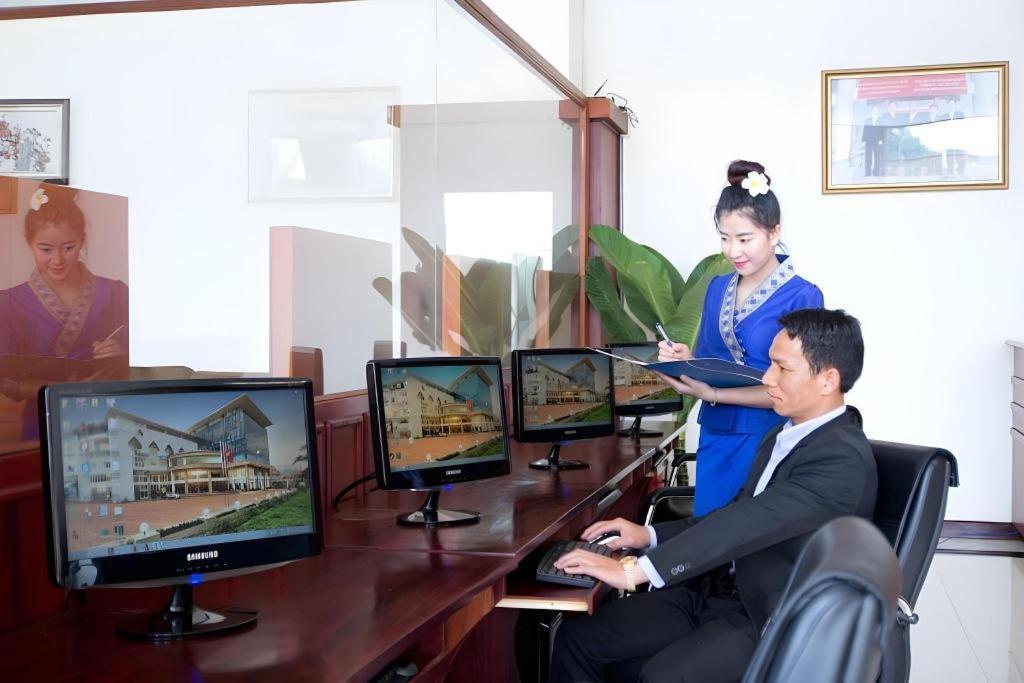 Vientiane Plaza Hotel Екстериор снимка