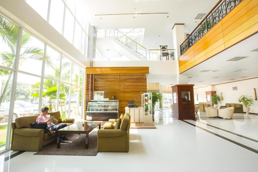 Vientiane Plaza Hotel Екстериор снимка